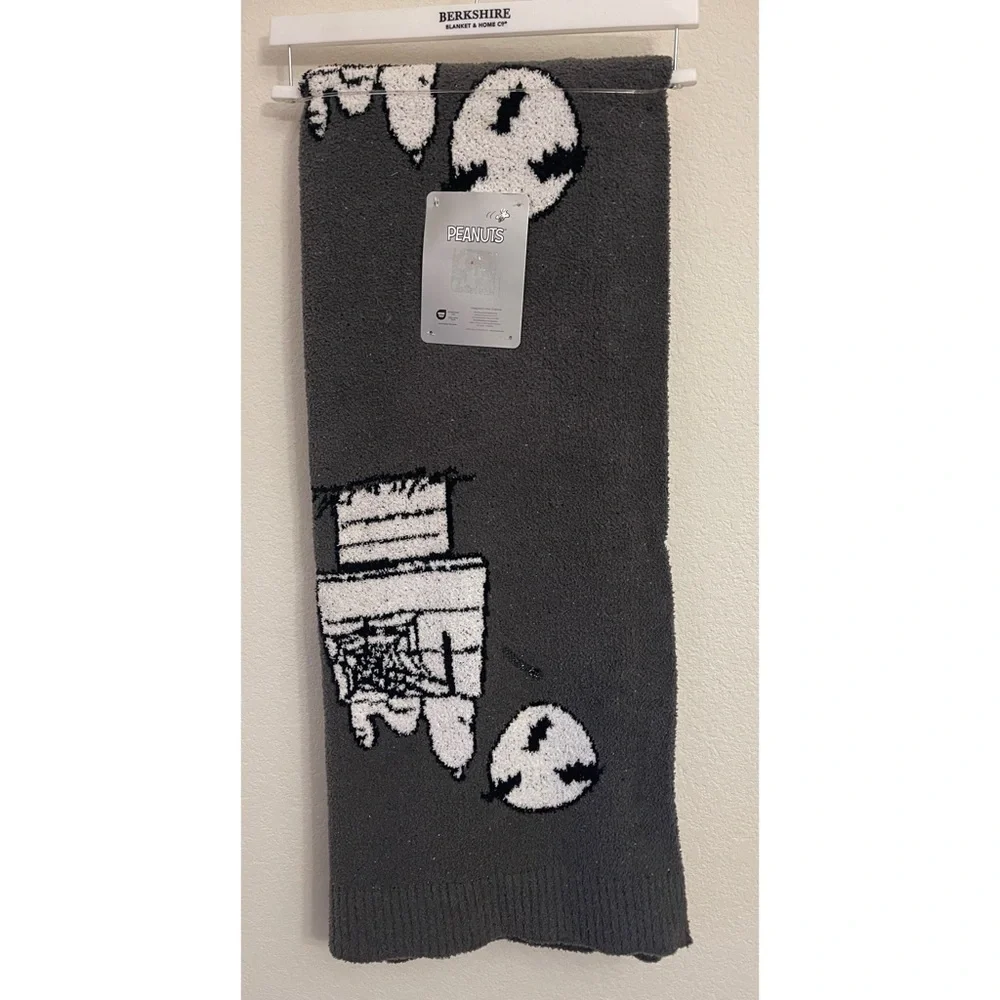 Peanuts Snoopy Blanket Throw Gray Character Graphic Cozy Soft Home Decor